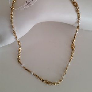 18K GOLD  DIAMOND  &  PEARL  NECKLACE.